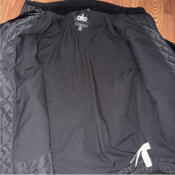 ALO Yoga Black Quilted-Pocket Sherpa Jacket - Picture 7 of 12